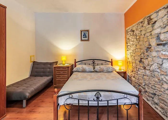 펜션 Stone House Histria 메덜린